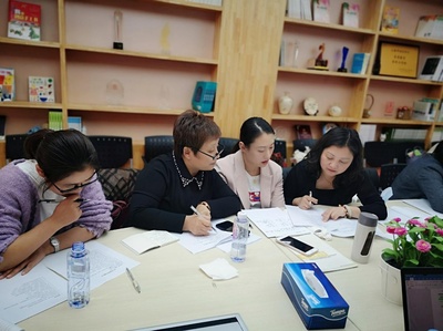 躍然圖上 攜手十余校舉辦幼小銜接家庭教育研討會，為家長提供專業咨詢服務